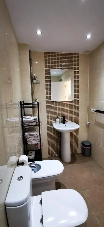 Apartamento Ático acogedor, céntrico y a 2 min de la playa. Fuengirola 0*,  España
